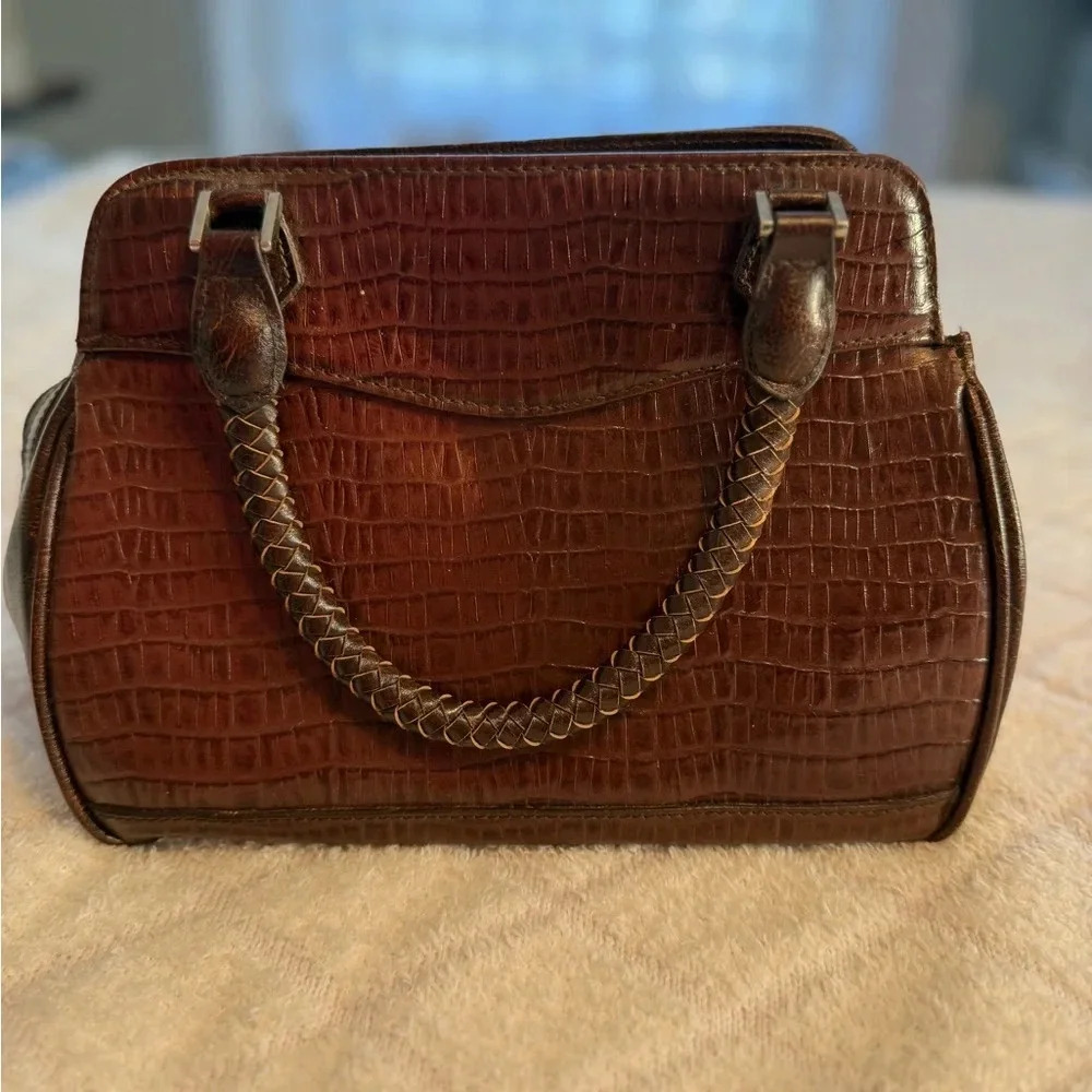 Brown leather satchel unbranded with Silvertone Hardware gives Brighton  vibes - Picture 2 of 10